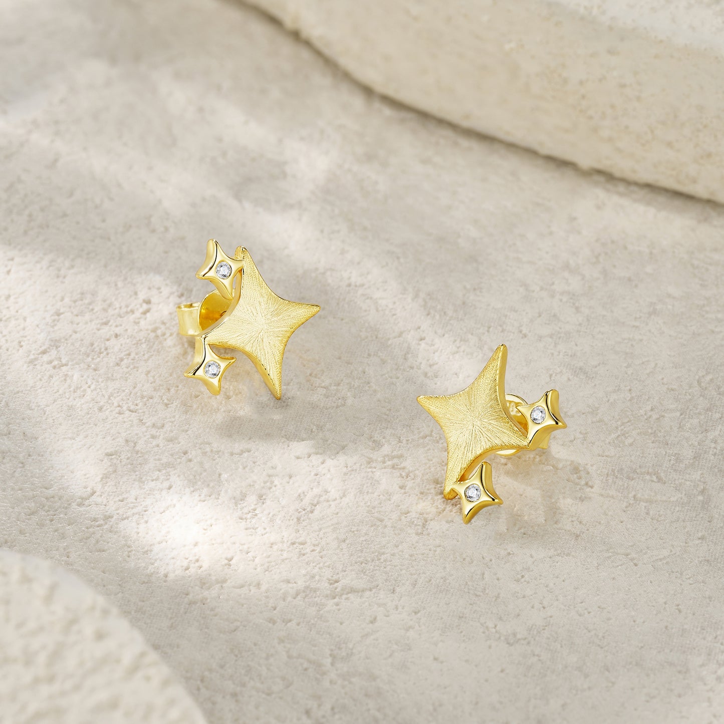 Chasing Dreams Four-Leaf Clover Moissanite Stud Earrings – Gold-Plated S925 Silver