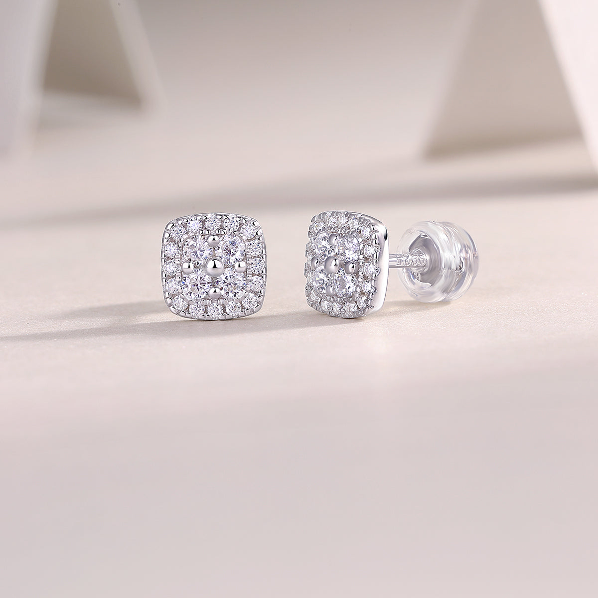 Fog Sea Moissanite Stud Earrings – Platinum-Plated S925 Silver