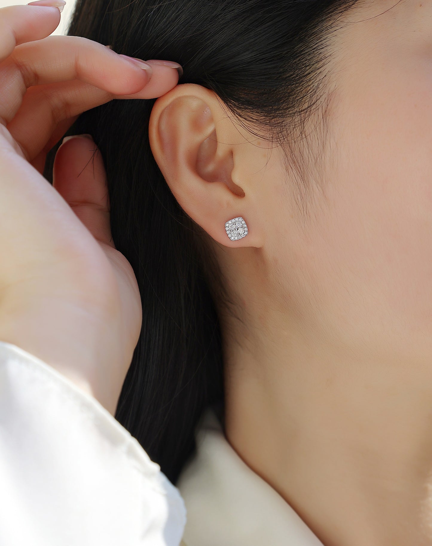 Fog Sea Moissanite Stud Earrings – Platinum-Plated S925 Silver