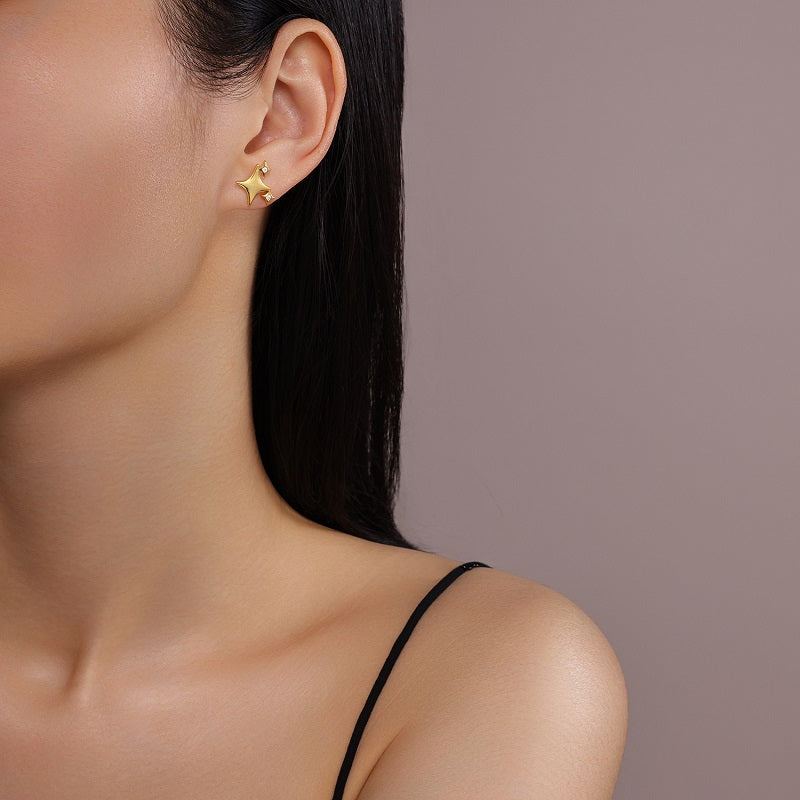 Chasing Dreams Four-Leaf Clover Moissanite Stud Earrings – Gold-Plated S925 Silver